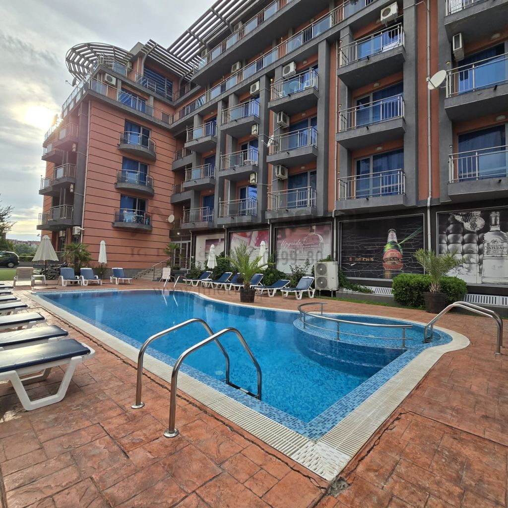 Продава се Двустаен апартамент в к.к. Слънчев бряг - 60 кв.м за 1117 €/кв.м - Снимка #1