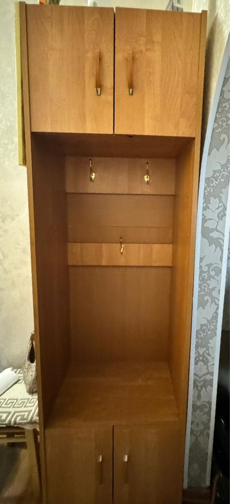 Продам шкаф в прихожую