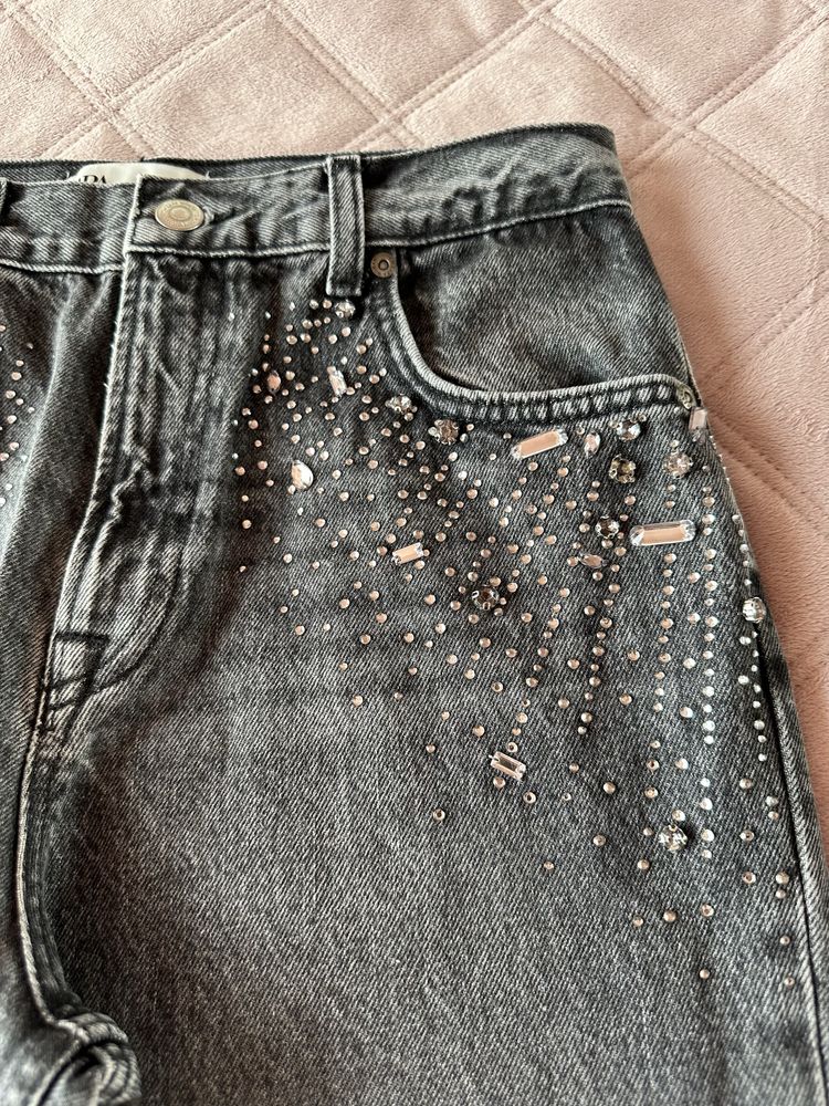 Дамски дънки Zara, 36 размер, вайръл модел, с камъни