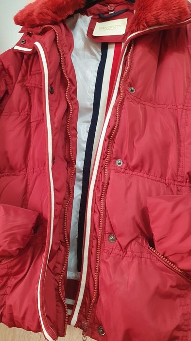 Geaca bordo scrie XL,dar e mai bine pt M/L