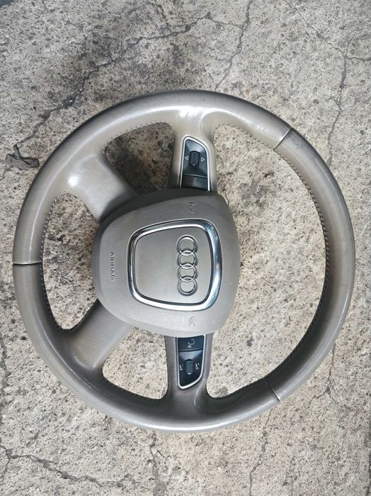 Бежов четирилъчев мулти волан Audi A4 b8 с еърбег