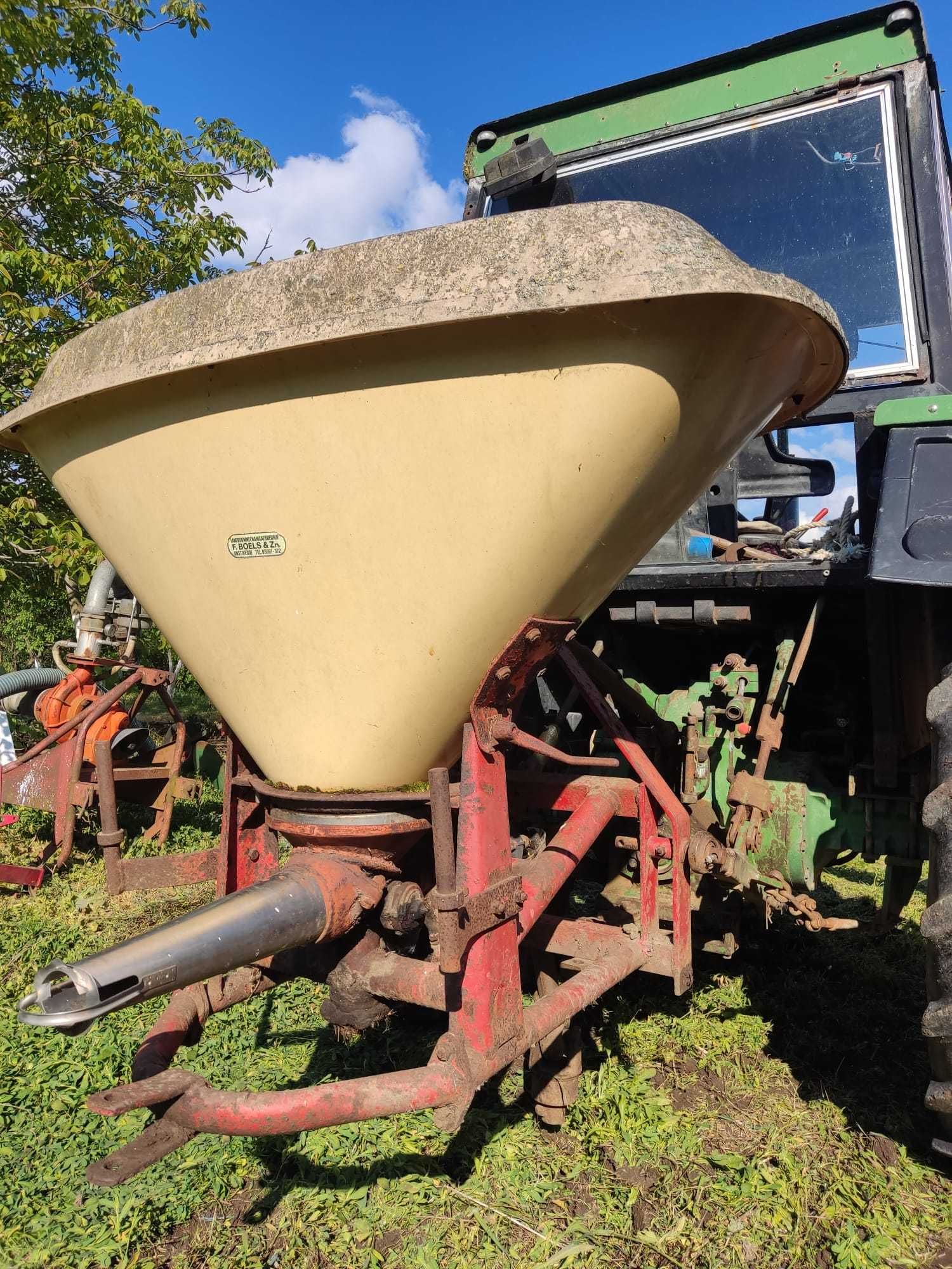 Tractor John Deere plus utilaje agricole