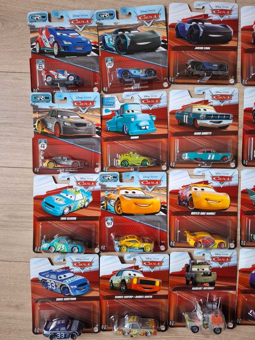 Disney cars Fulger McQueen Sally Cruz Ramirez Flo Jackson Storm