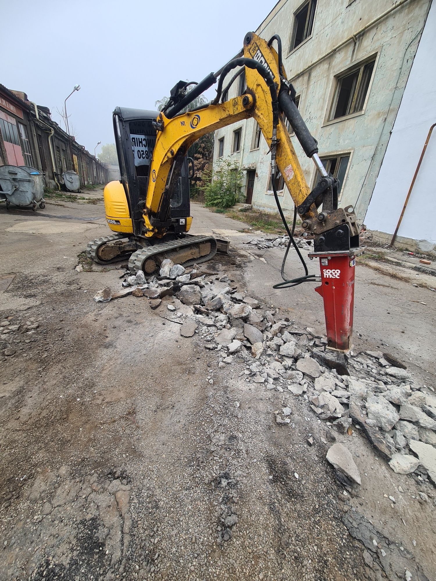 Miniexcavator De Inchiriat Demolare Sapat Nivelare Defrisare