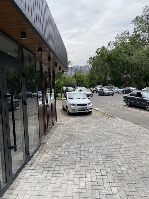 Помещение вдоль дороги первая линия своя входная группа сдам. в аренду