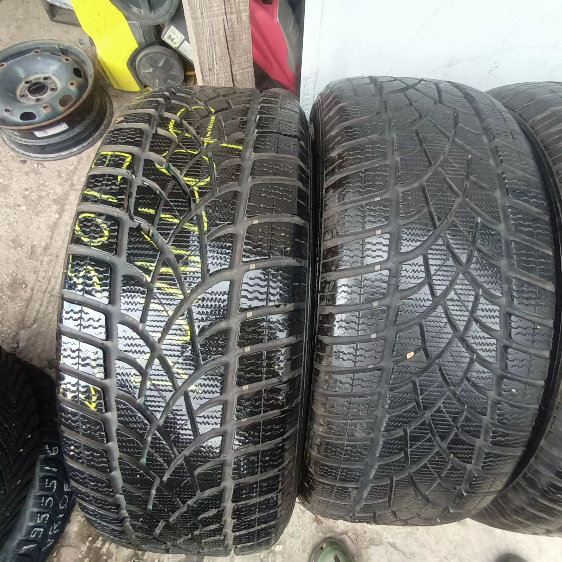235 50 19 DUNLOP 4броя зимни