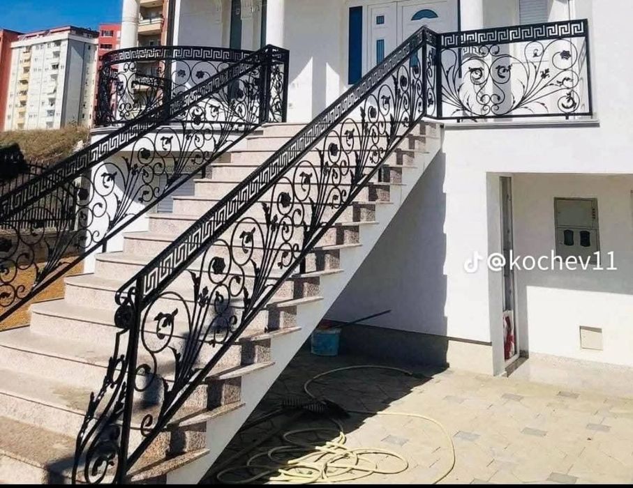 Executăm balustrade din fier forjat și tablă decupată
