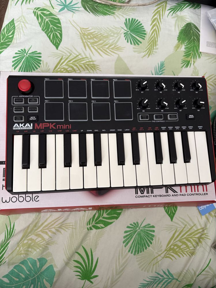 Продается миди AKAI MPK mini
