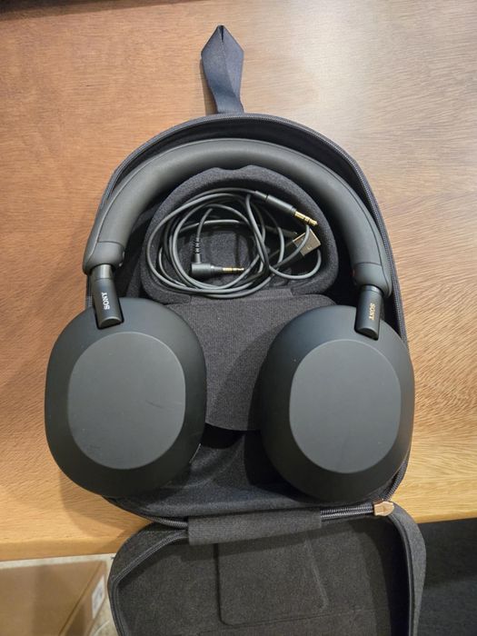 Sony wireless  headphones  WH -1000xm5b