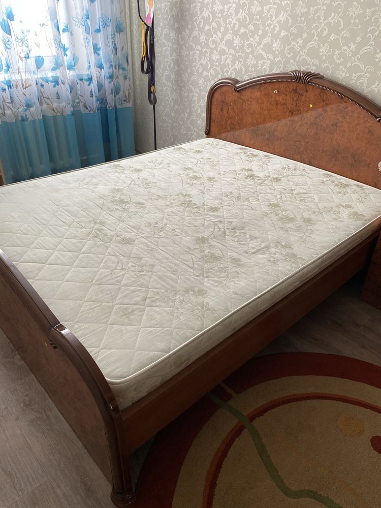Продам кровать двухспальную