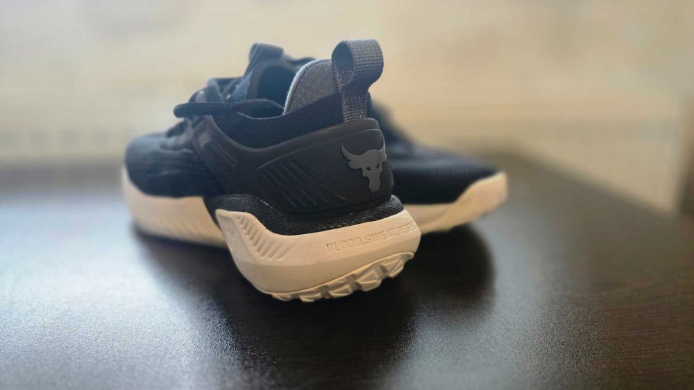 ПРОДАВАМ маратонки Under Armour,   модел Project Rock 5
