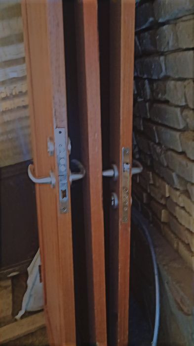 Jigar yogʻoch eshik