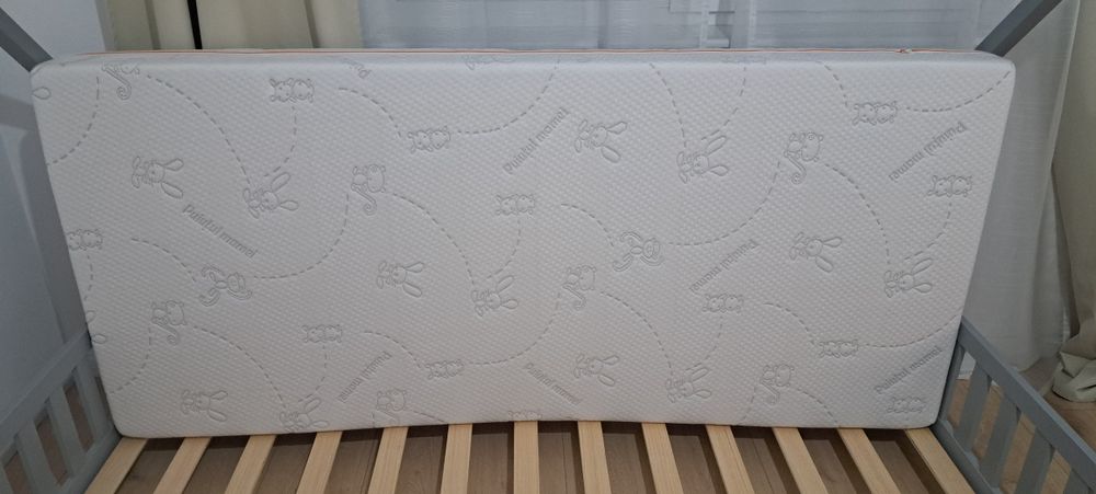 Vând patut montessori 90x200 cm(folosit o luna)