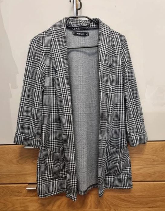 Отдам за вкусняшки (сырок). Разное вещи