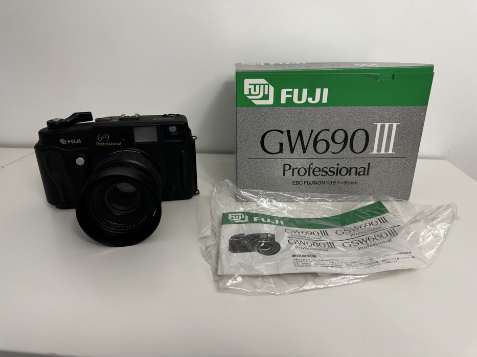 Aparat foto format mediu pe film Fuji GW690III