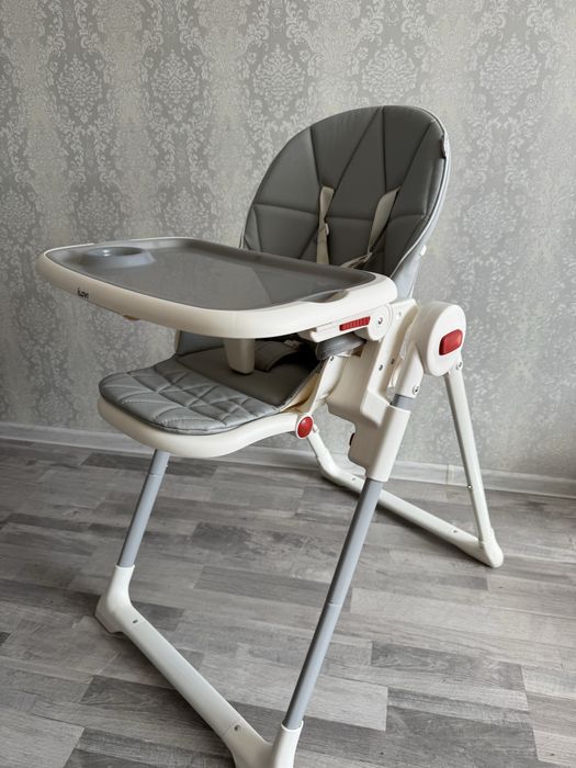 Стульчик для кормления, как новый.