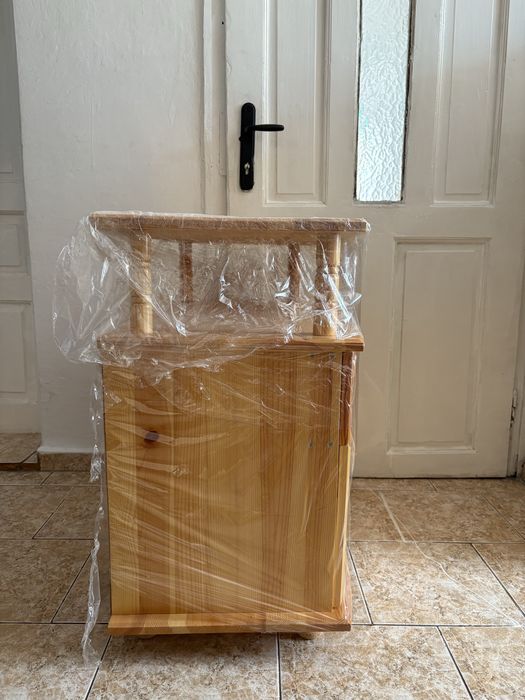 Шкаф от естествено дърво за телевизор