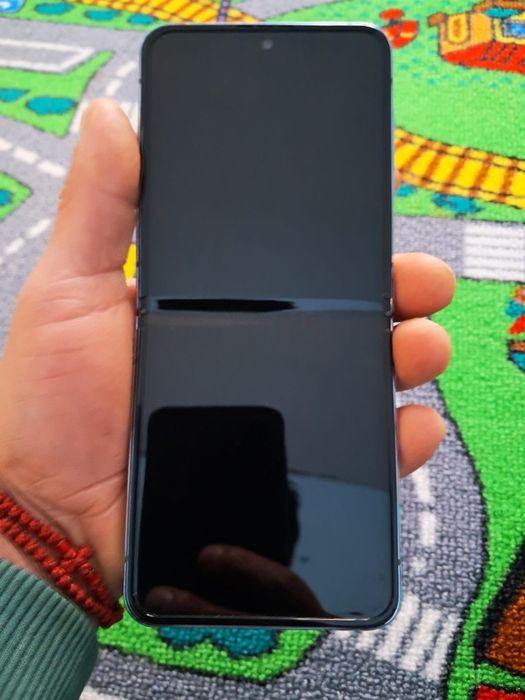 Vând Samsung Z Filp4