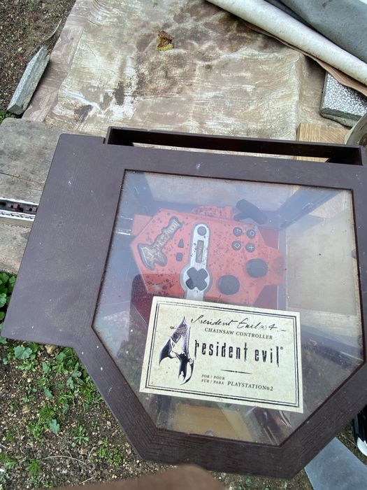 Продавам Колекционерски контролер за видеоиграта Resident Evil4