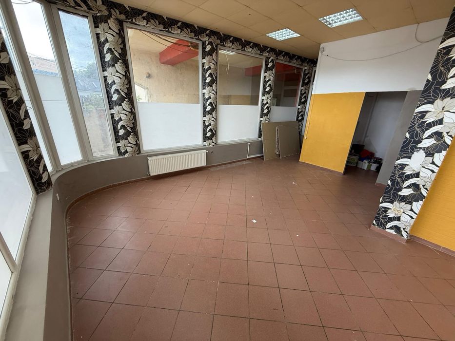 Ofer spre închiriere Spatiu Comercial Zona Closca Liceul German