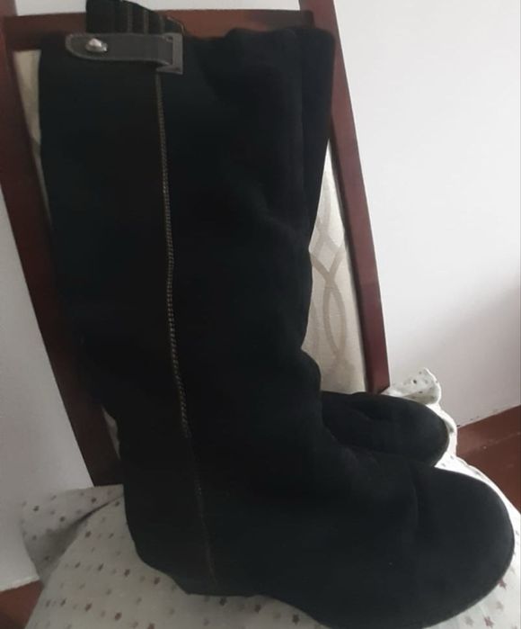 Отдам бесплатно сапоги замша