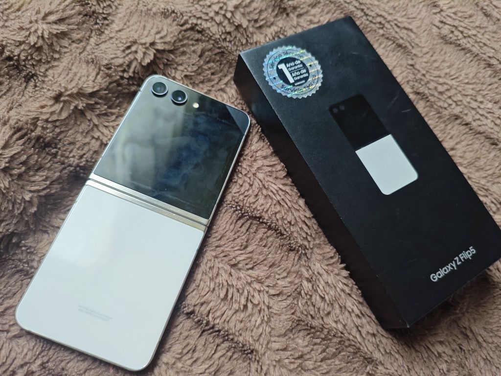 Galaxy z flip 5.