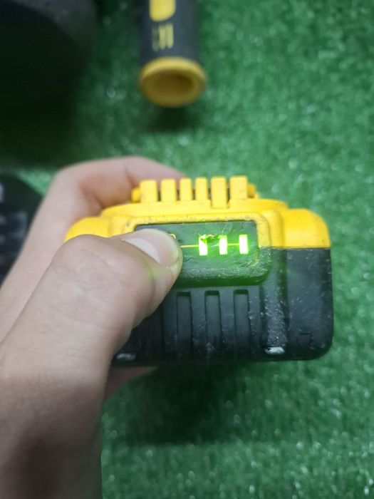 Перфоратор на DeWALT DCH273 с батерия 5 ампера и зарядно