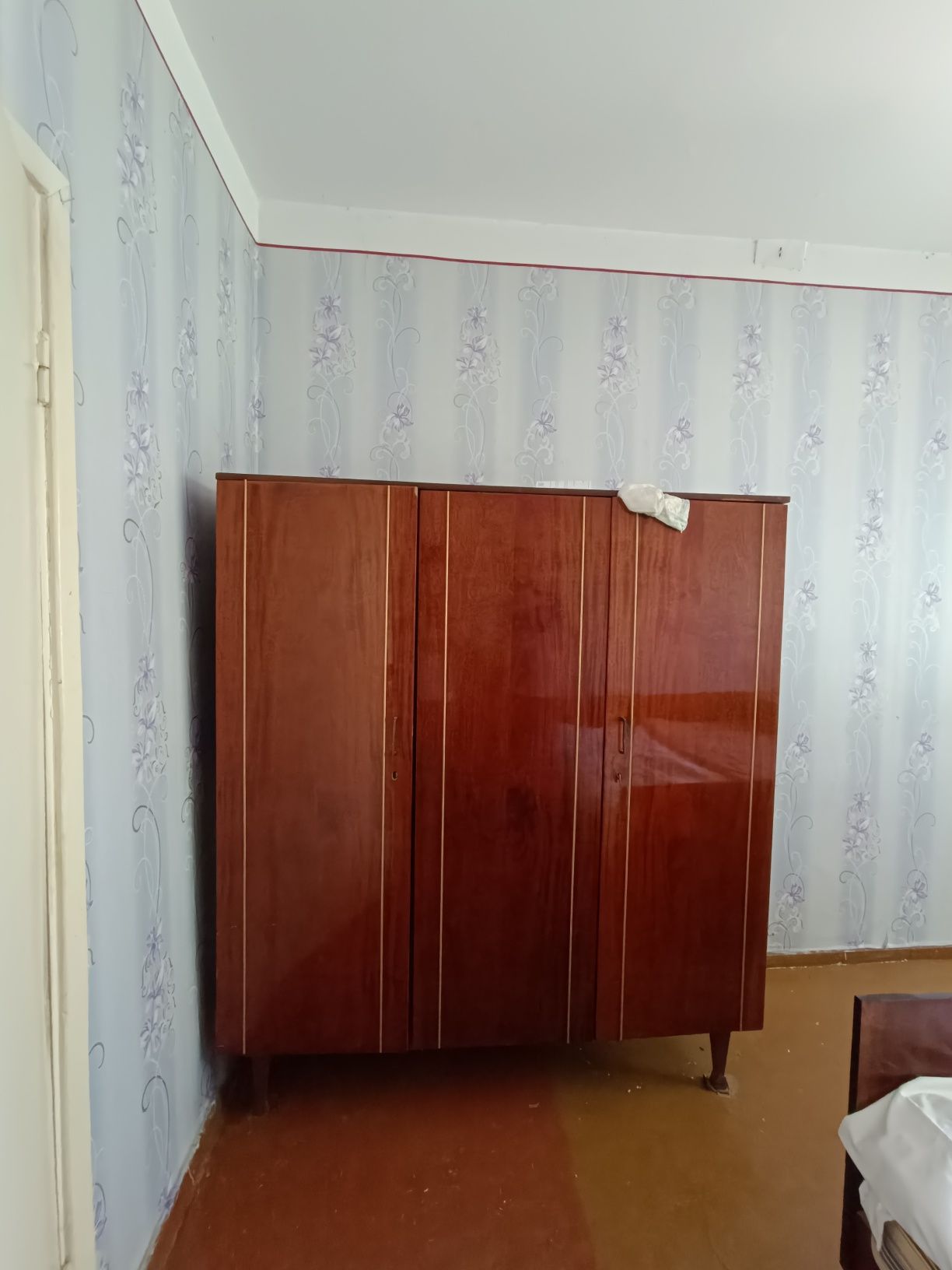 Шкаф деревянный 500 тыс