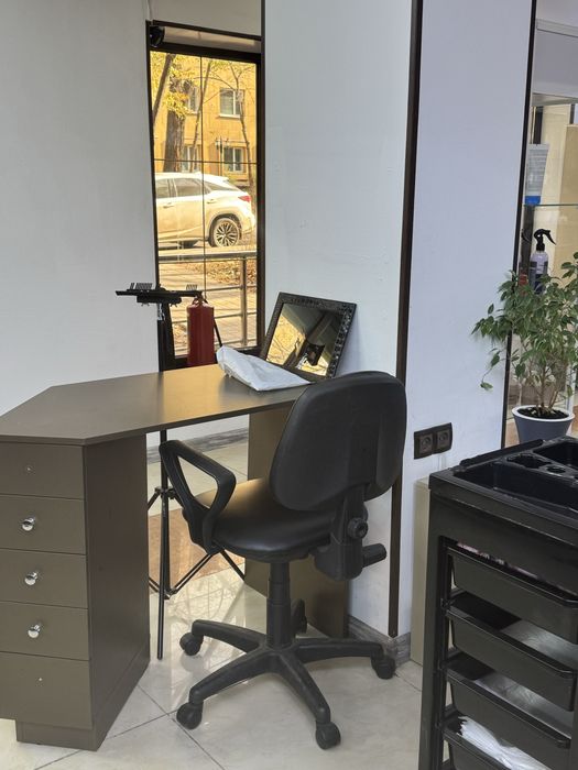 Сдается маникюрный столик