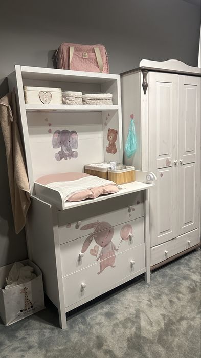 Set mobilier bebeluș – comodă de înfășat + dulap