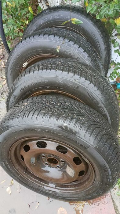 Vând 4 jante golf 4 anvelope iarna 2023