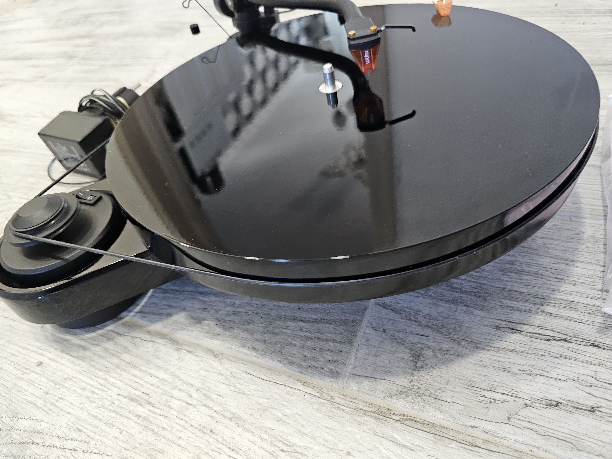 Pro-ject PRM 1.3 Genie + Ortofon m2red Bronze