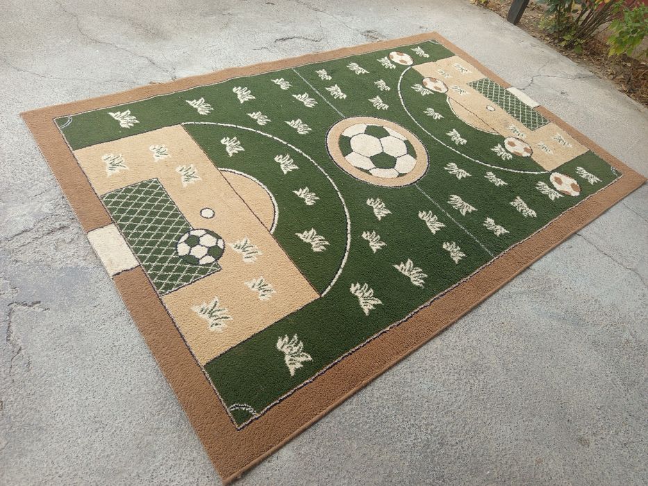 Продаётся коврик срочно .