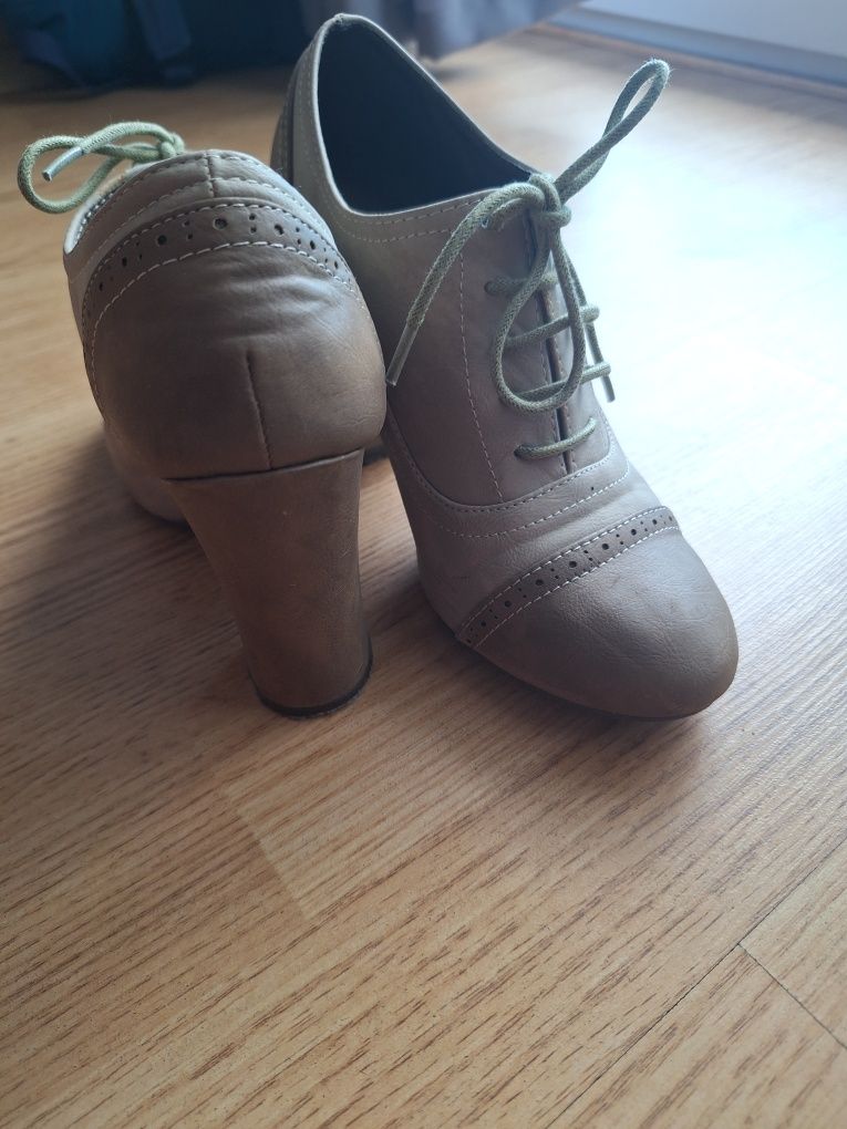 Pantofi cu toc de 9 cm