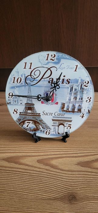 Ceas cu imagini din Paris