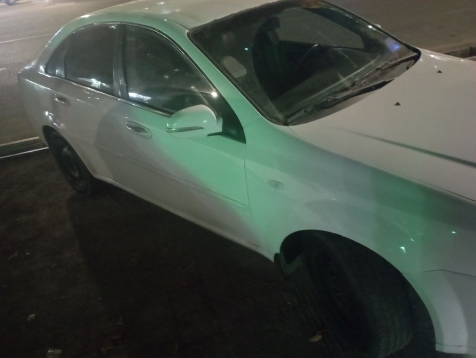 Lasetti 2012 sotiladi srochni