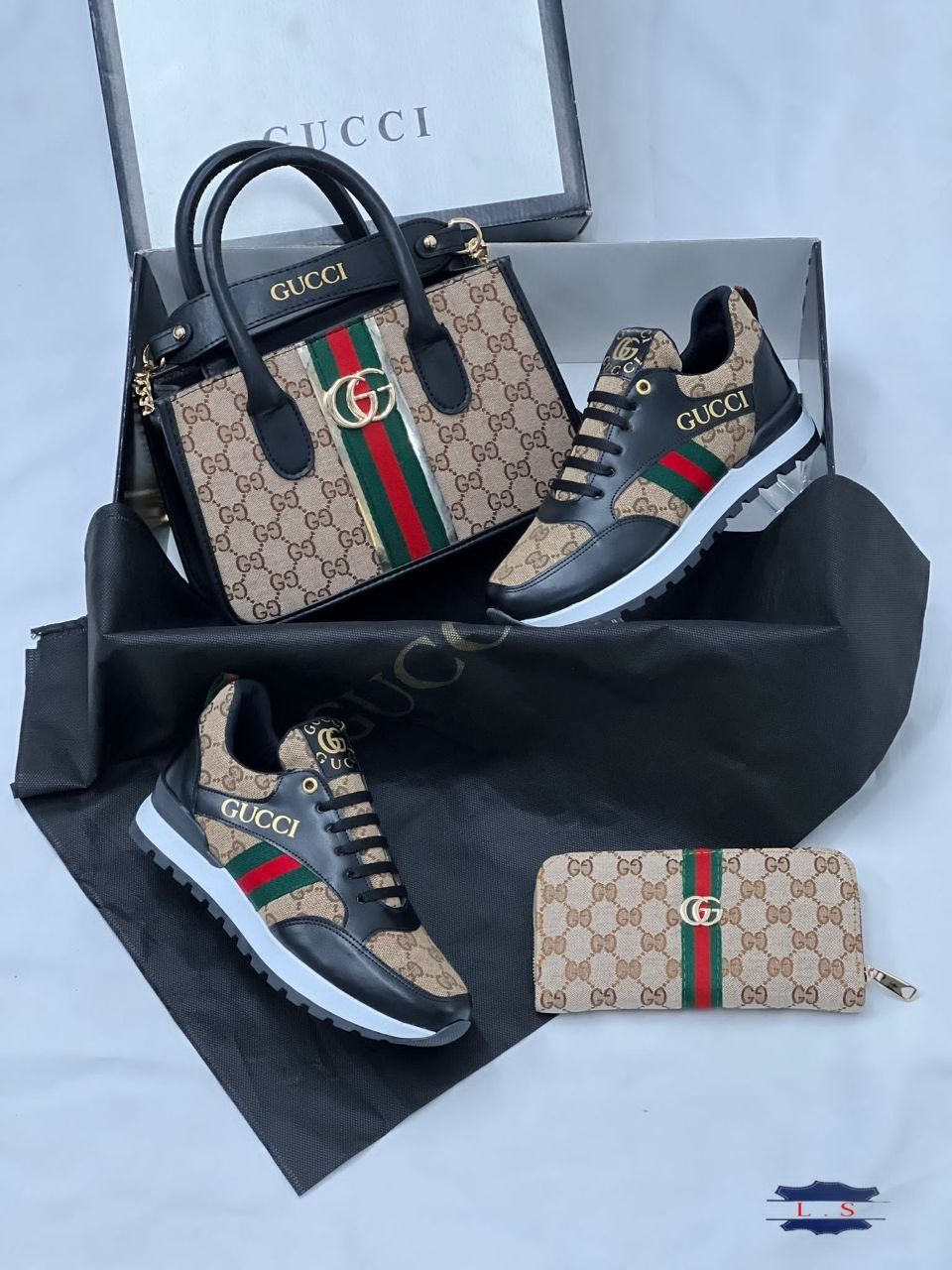 Geanta, adidasi si portofel set Gucci