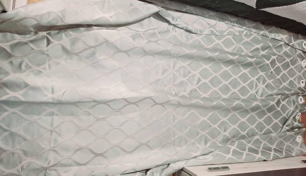 Draperii verde menta