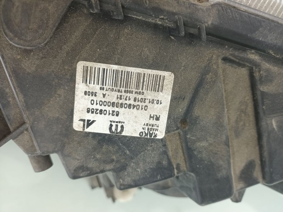 Dezmembrez Far dreapta de pe Fiat DOBLO 2015-2018