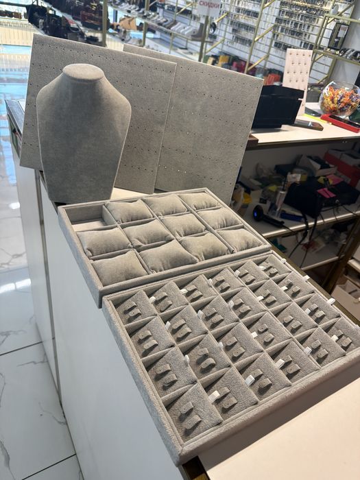 Набор стоек для украшении для магазина