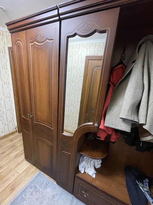 Продадим прихожую