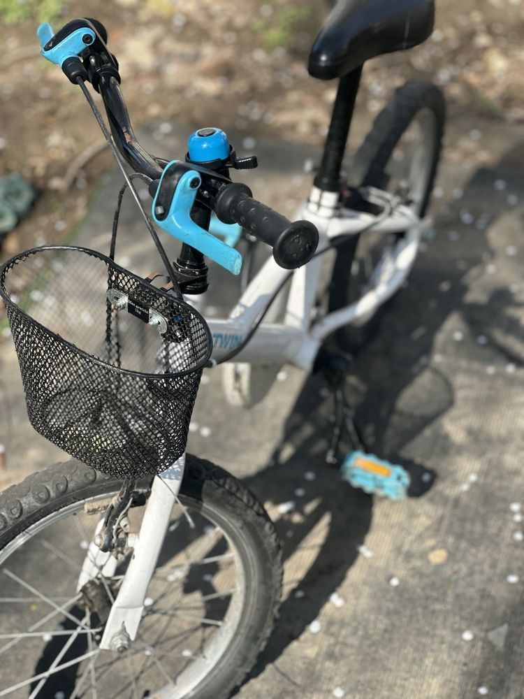 Bicicleta copii B’twin cu roti ajutatoare