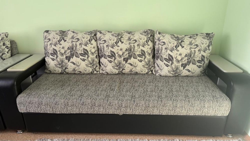Продается комплект диванов