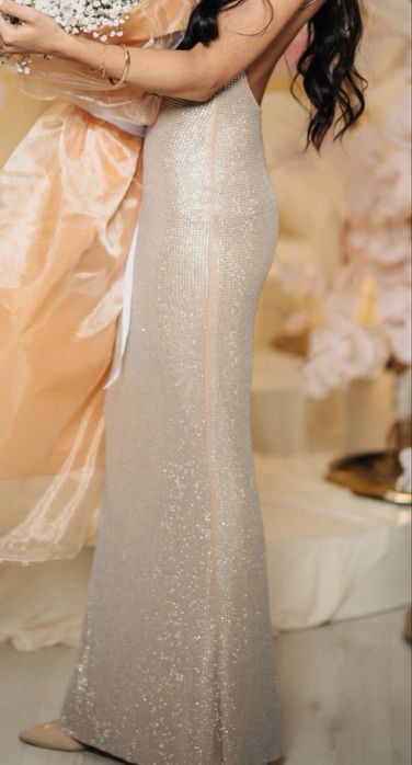 Елеганта рокля с камъни