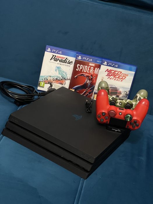 PS4 Pro + 2 controllere originale + 3 jocuri + dock
