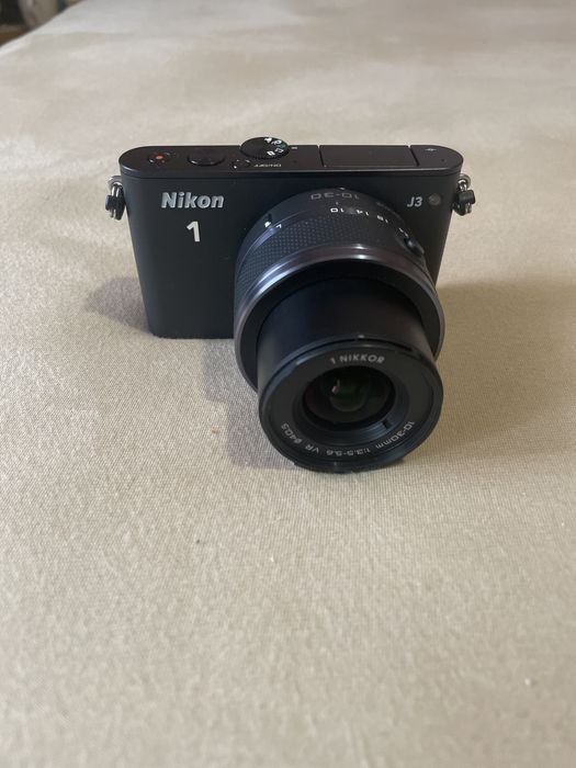 Aparat foto Nikon defect 1 -J3 cu obiectiv 1 NIKKOR 10-30