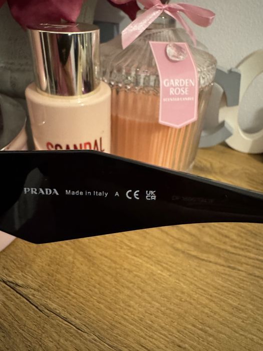 Vand ochelari de soare Prada originali