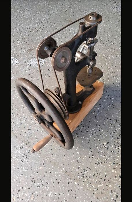 Mașină de găurit manuala veche