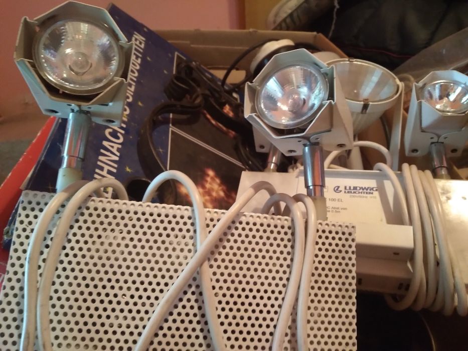 Lampa cu leduri si suport prindere.