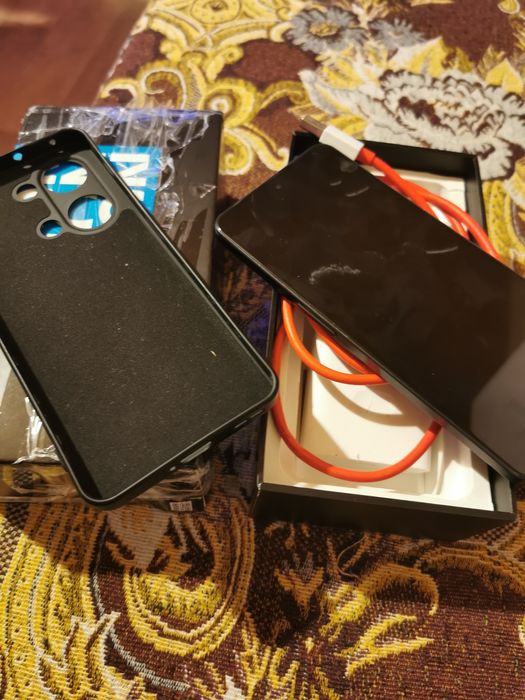 Oneplus nord 3 16/256 GB ușor crapat spate